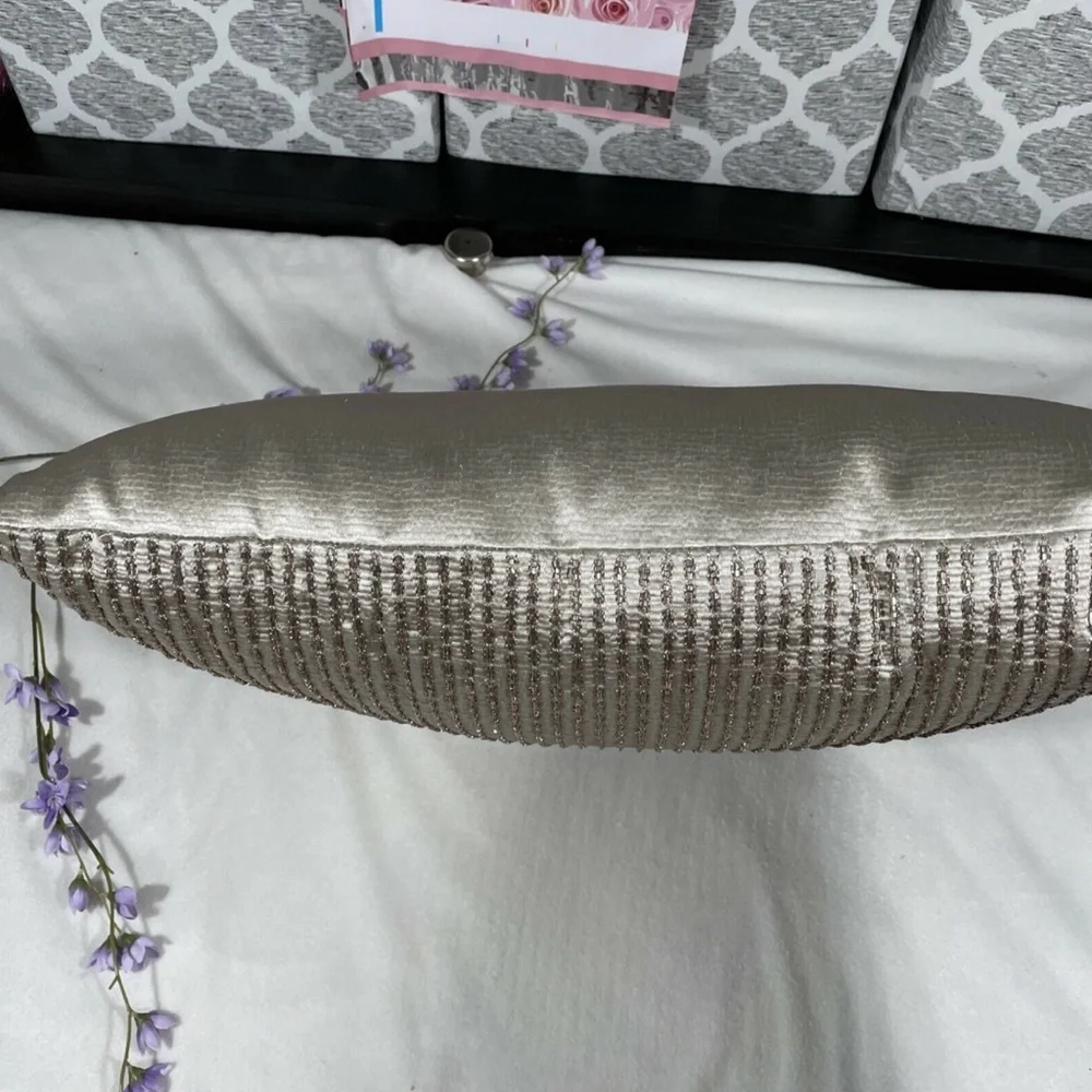 NEW Beaded Decorative Pillow‎ for Hudson Park Connettiva [ 20 X 16 In ]